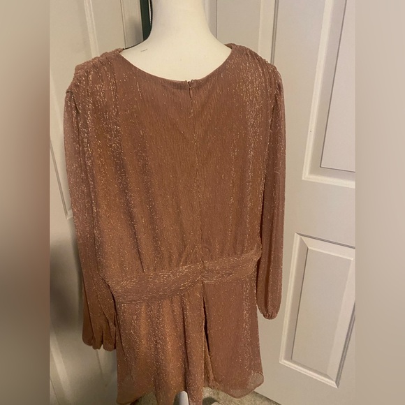 Great top for event - Picture 2 of 5